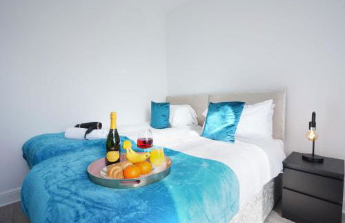 Newly Refurbished House - Close to Town Centre -Free Parking, Super-Fast Wifi, Smart TV with Netflix by Yoko Property - Photo 12