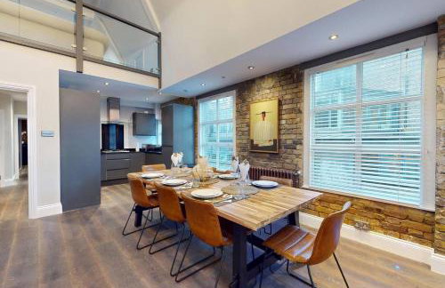 Stylish Penthouse with City Views and Aircon - Pass the Keys - Photo 9