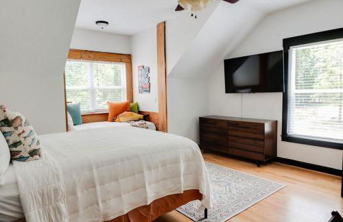 Luxurious Lake Front Estate, Sleeps 20, Game Room and Pet Friendly - Foto 25