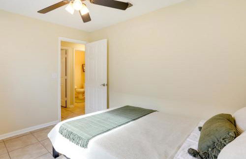 Sleek Jupiter Retreat with Lanai and Pool! - Photo 24