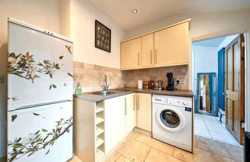 Stylish London Flat with Free Parking & Fast Transport to Central London - Foto 11
