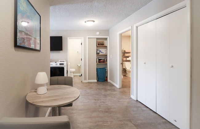 Downtown Granby Retreat & Spa - Photo 27