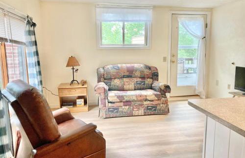 Waterfront 1-bedroom with deck - Foto 2