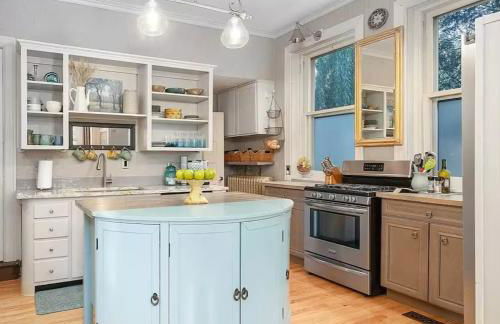 Historic Tudor with River Views & Fun Gaming Room - Foto 13