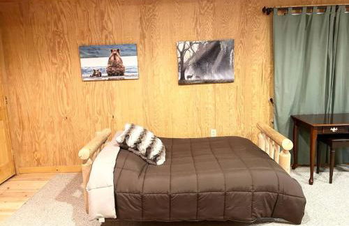 One of a Kind Rustic Log Cabin near Bryce Resort - Large Game Room - Fire Pit - Large Deck - BBQ - Foto 55