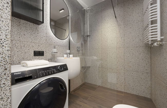 Horse Racing View 8th Floor by Renters - Photo 24