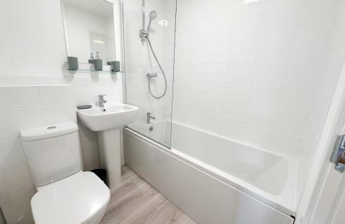 Chestnut House by Blue Skies Stays - Photo 13