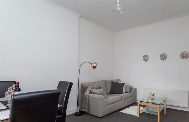 One Bedroom Apartment by Klass Living Serviced Accommodation Coatbridge - Albion Apartment with Wifi and Parking - Photo 1