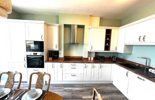 Smugglers - Sea Front - Parking - Sea Views - Balcony - 2 luxury kingsize beds - Foto 14