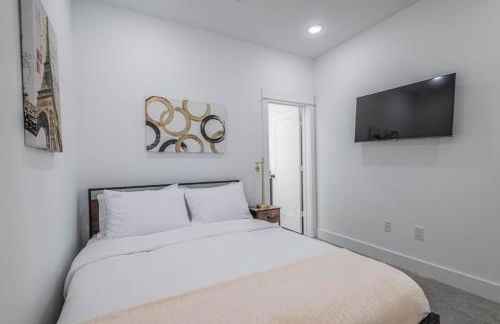 Modern Luxury retreat in downtown - Photo 11