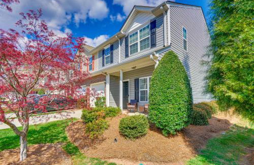 Cozy Greensboro Townhome with Community Pool and Grill - Foto 24