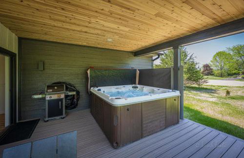 Galena Spring Escape - Hot Tub & Cozy Nights - Foto 33