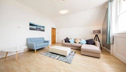 Clifton Spacious 3 Bed Apt & Parking - Simplycheckin - Foto 3