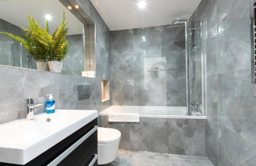 Elegant Apartments in Staines l Free Onsite Parking - Foto 22