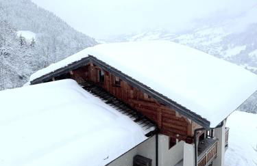 Luxury Megève Chalet, sleeps 8 with Mountain Views and Jacuzzi - Foto 3