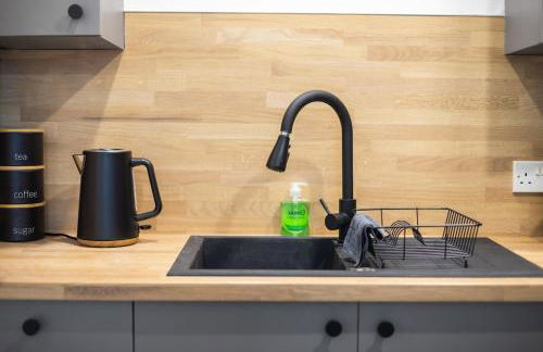 Sleek Canalside Stay in Edinburgh - Foto 9