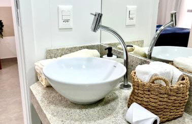 Apartamento NOvo na Praia do Morro Temporada Wi-Fi, Vista Mar, garagem, varanda grande - Foto 13