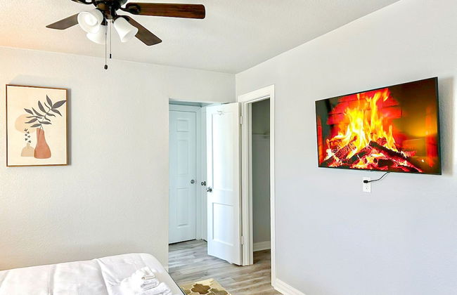 Vintage Gem in Prime Location Cozy 1BR Oasis - Photo 19