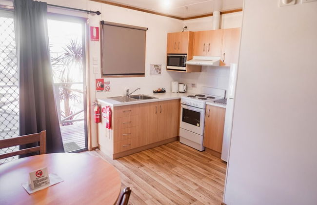 Sundowner Cabin and Tourist Park - Photo 12