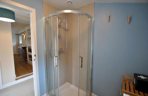 Carpenters Cottage- coastal stay with garden - Foto 9