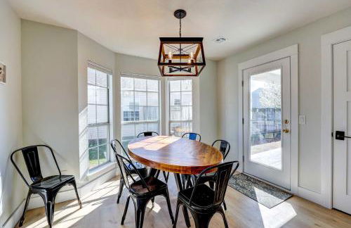 Chic Bentonville Home with Patio and Fire Pit! - Foto 9