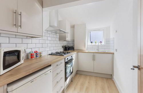 LUX 1 Bed Flat next to Station in Tooting - Photo 9