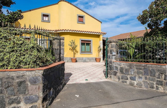 Sun Kissed Holiday Home in Agnone near Beach - Foto 2