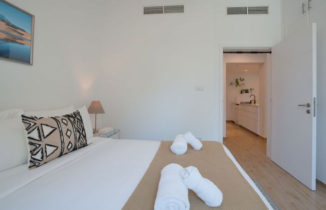 Luxurious Apt with Balcony The Greens Dubai - Photo 4