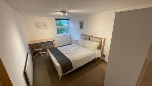 Spacious 2-Bedroom Flat Near Surbiton Station - Photo 5