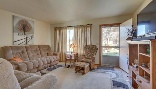 Family-Friendly Home with Fire Pit about 10 Mi to Akron! - Foto 2