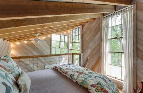 Treetop Hideaways: Luna Loft Treehouse - Foto 9