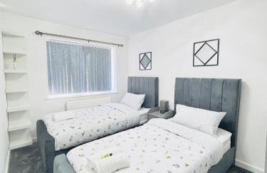 Luxury 5BR Stay With City Access - Photo 66