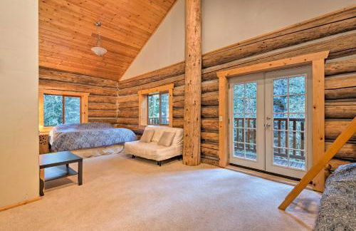 Riverfront Cabin with Hot Tub 2 Mi to Eagle Falls - Foto 13