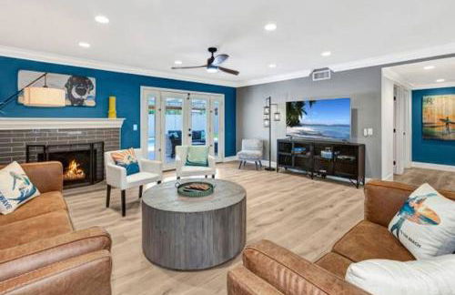 Huntington Beach, AC, Pool, Hot Tub, Detached Office, Close to Beach, Outside Entertaining Area - Photo 2