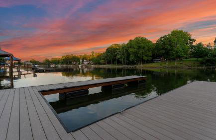 Black Bear Lodge by Avantstay Lakefront, Dock, Pool, Theater Sleeps 20+ - Foto 156