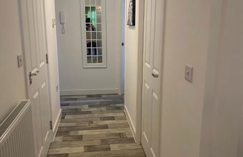 Peterborough City Center Near Healthcare Center One Bed apartment With Free Private Parking Contractors Locum Staff welcome - Foto 3