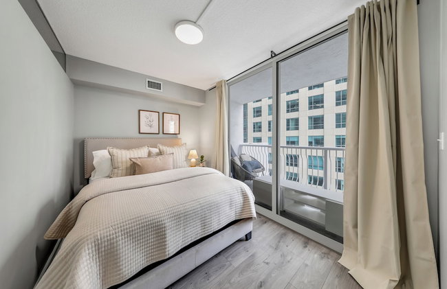 Luxurious 3BR Condo with Pool in Brickell - Photo 63