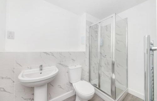 Stylish 2-Bed Apartment with Free Parking - Foto 2