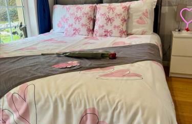 FINN VILLAGE "Raspberry Cottage" Private Garden, 6-seater HOT TUB, Firepit & Pizza Stove - Foto 32