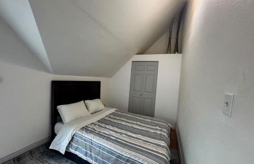 Downtown, 5-bed, 3-bath, 3-level - Foto 7