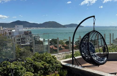 Piscinas de borda infinita e piscina interna aquecida com vistas deslumbrantes para o mar dos Ingleses, a 50 metros de altura - Foto 4