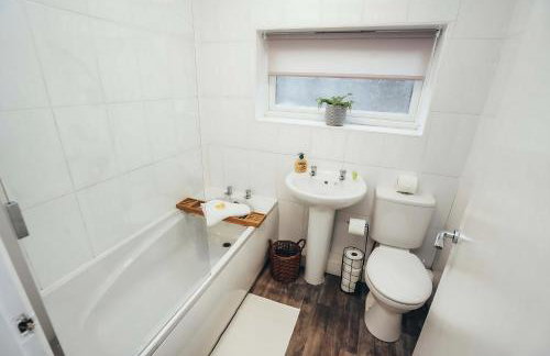 Cosy Apartments for Couples & Working Professionals Free Parking & Smart TV - Foto 12