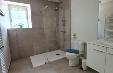 Gîte Le Puy Martineau piscine privée intérieure chauffée terrain arboré à 10 min du Puy du Fo - Foto 22