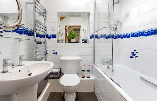 Re-imagined Stone Barns in the Country Near the Coast - Foto 24