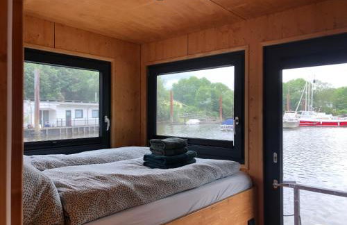 Tiny-Hausboot LIKEDEELER mit Dachterasse und Kamin - Foto 6