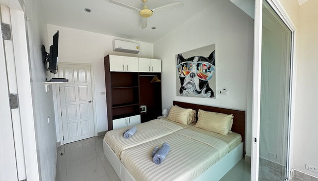 Beachside 3-bedroom Townhouse w Private Pool at 70 Meters From Beach - Photo 4, Chambre