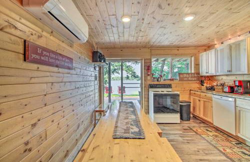 Big Lake Getaway with Private Beach and Fire Pit! - Foto 15