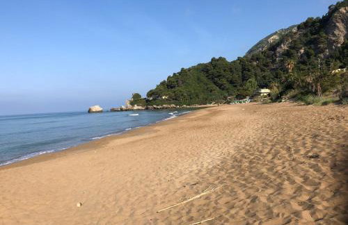 Seafront Calista Beach House With Garden - Foto 51