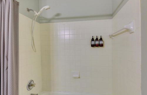 Mount Pleasant Condo with Pool and Bikes Near Beach! - Photo 17