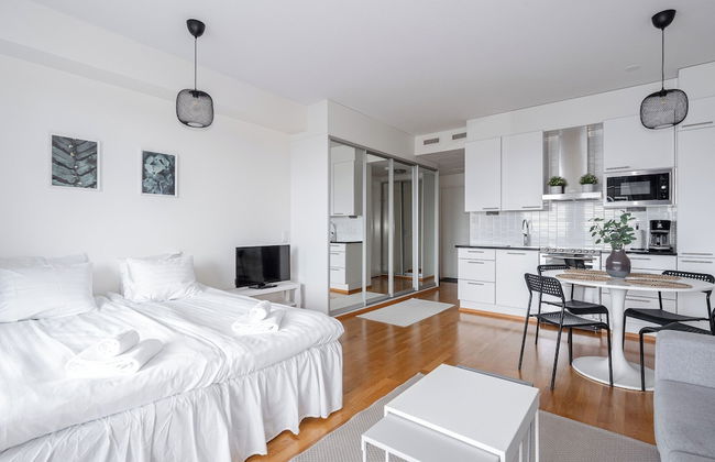 Lake View 7th Floor Studio next to Downtown - Photo 13